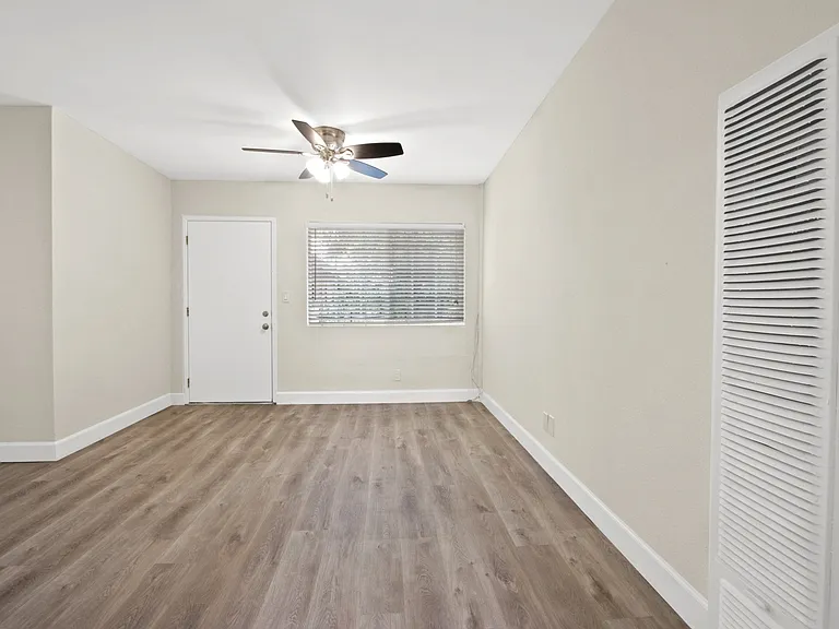 Westminster Apartments — Photo 39