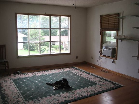 5th image of 308 W Lakeview St