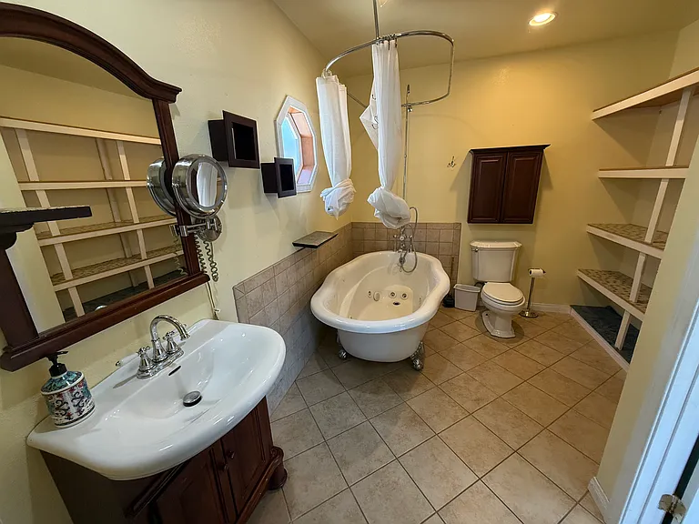 2426 N Hawk St — Photo 10