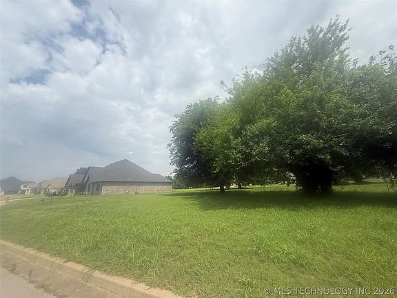 5th image of Country Club Cir