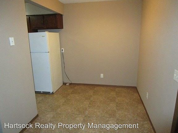 5th image of 658 S Roberts Ave APT 1
