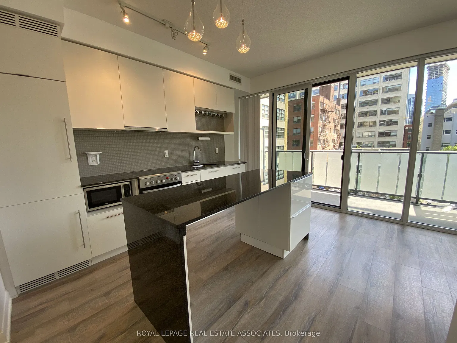 2 bed, $2,900 — Photo 1