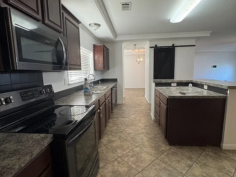 1717 E County Road 148 — Photo 5