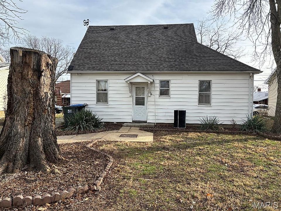 2nd image of 131 N Main St
