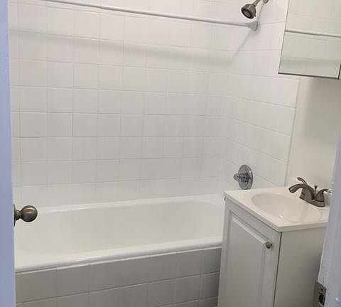 3rd image of 909 Glendale Blvd