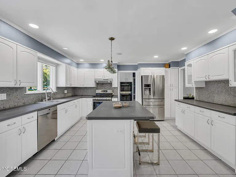 25 Surrey Ln — Photo 14