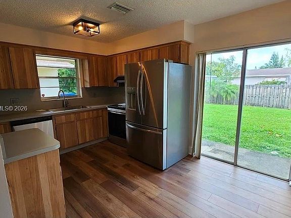 2nd image of 2511 Hayes St #1