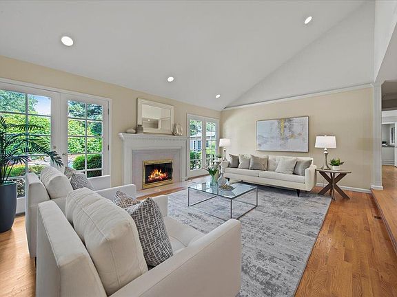 5th image of 838 Mesa Ct