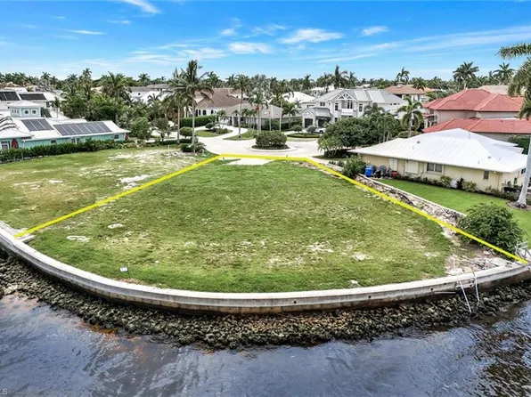 1303 Marlin DR, NAPLES, FL 34102