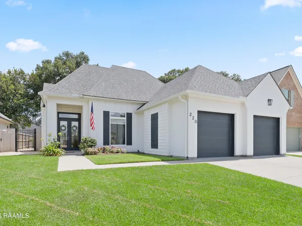 220 Treescape Dr, Lafayette, LA 70508