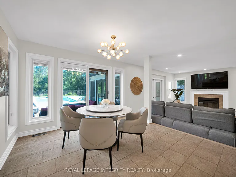 1218 Rideau Bend Cres — Photo 18