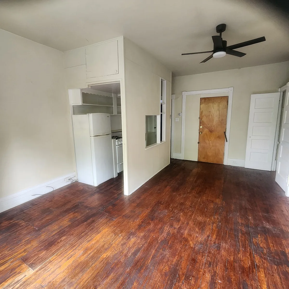 Building Photo - 4716 Cedar Ave #2F