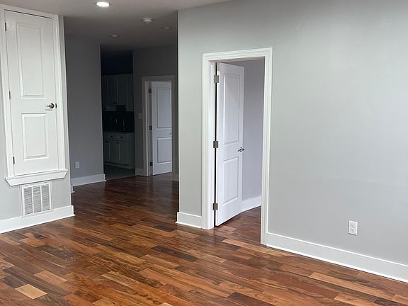 4th image of 400 S 49th St #6