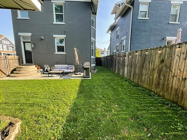 1905 Waverly Ave — Photo 14