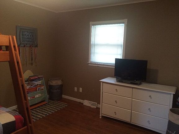 5th image of 4088B Parkview Dr
