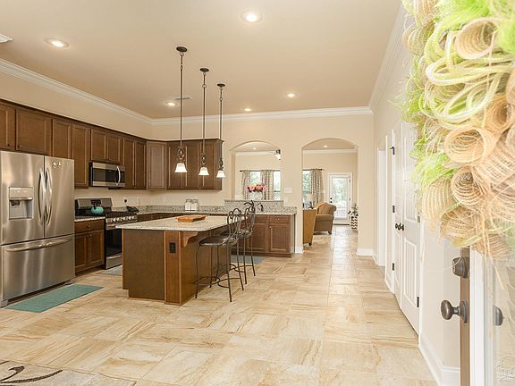 4th image of 400 Waterbury Ct