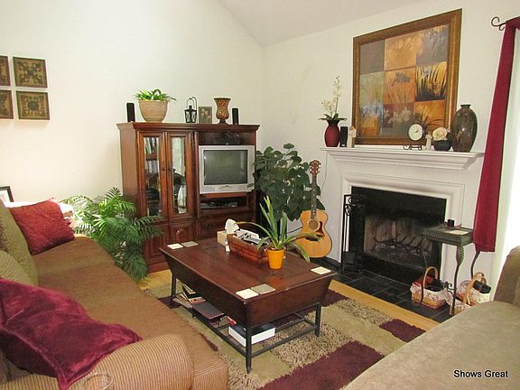 5th image of 3024 Winterberry Dr SW