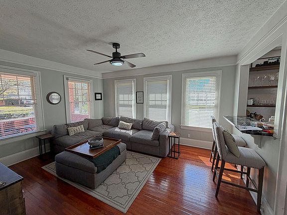 3rd image of 3323 Park St