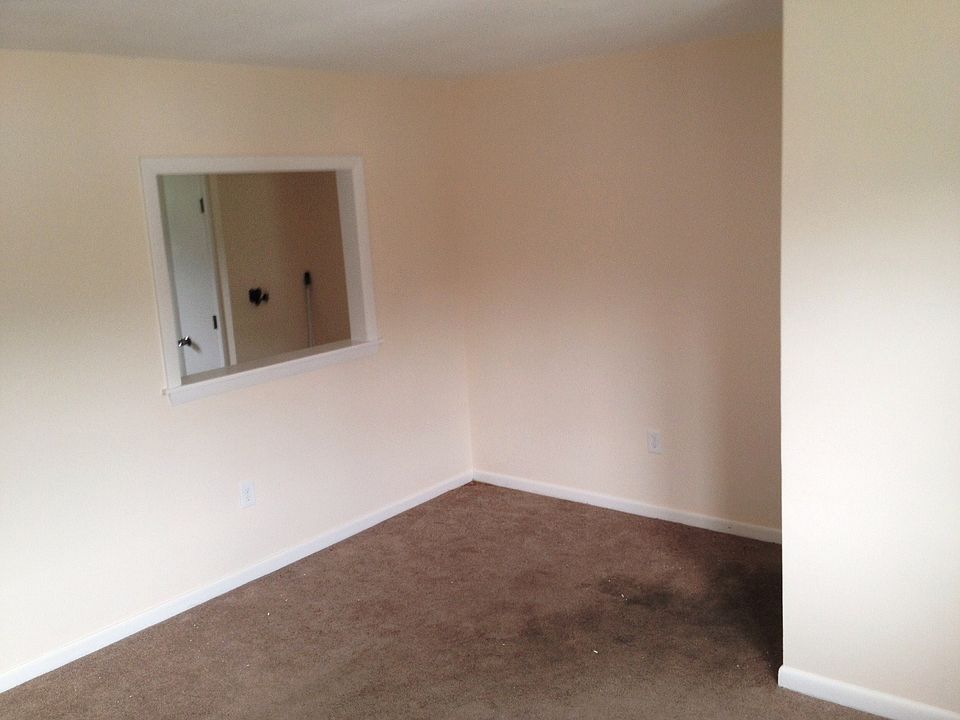 2nd image of 23 Kathryn Ln APT 1