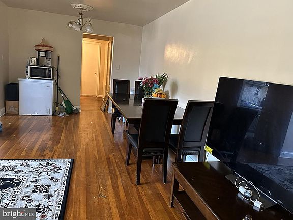 3rd image of 3837 Hamilton St APT 201