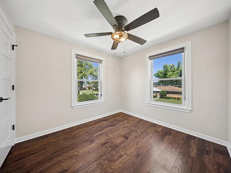 1798 Howard Ave — Photo 3