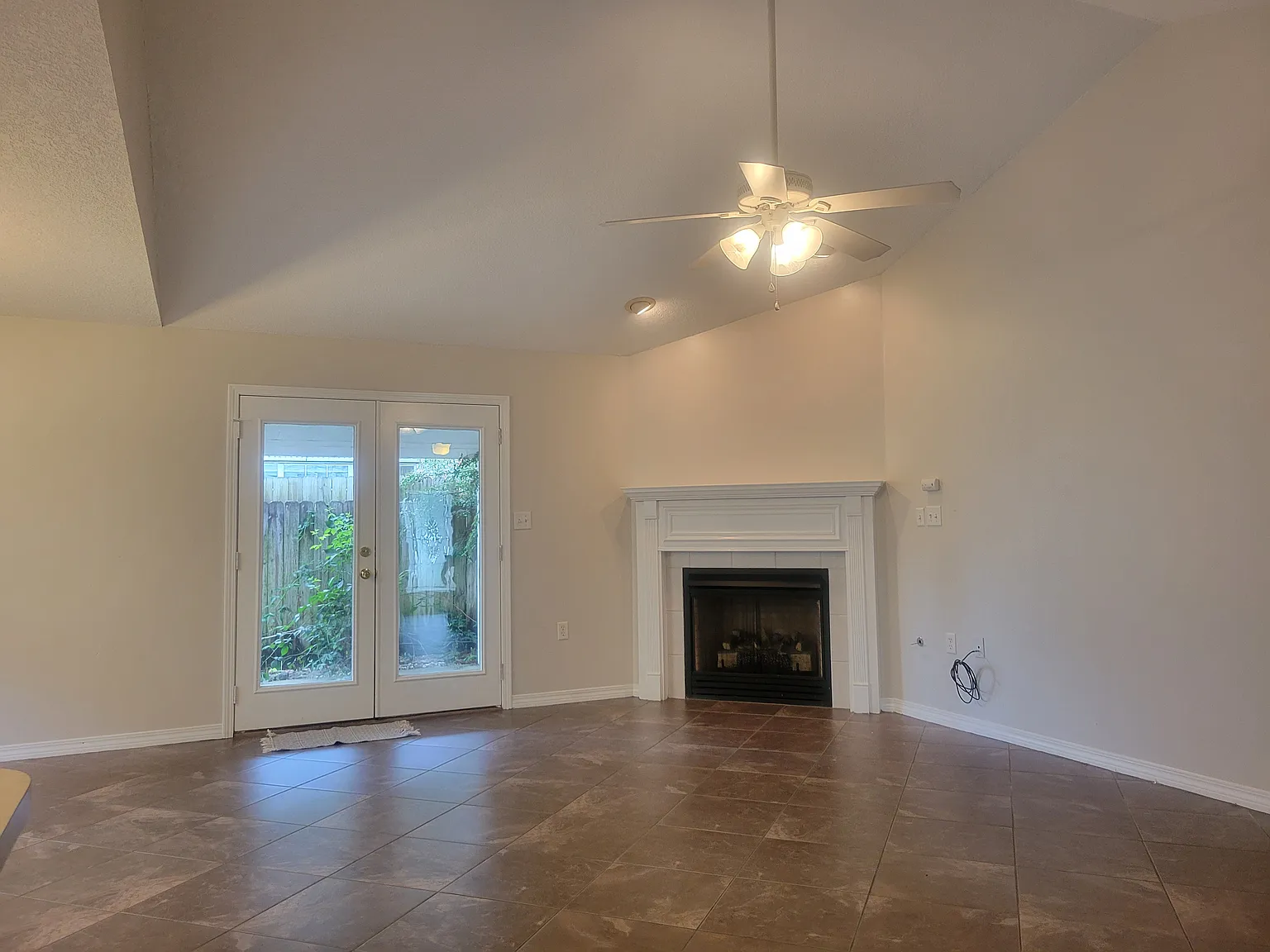 3 bed, 1600 sqft, $1,950 — Photo 4