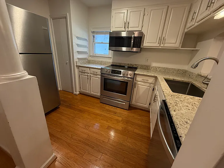 333 Circle Ave #E — Photo 3