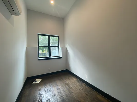 Rented by MySpaceNYC | media 9