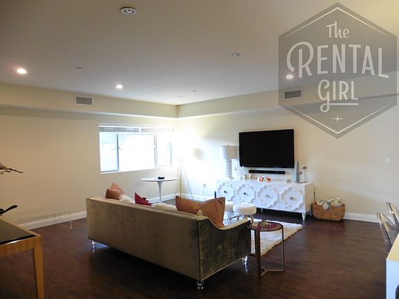 3rd image of 11218 Camarillo St #102