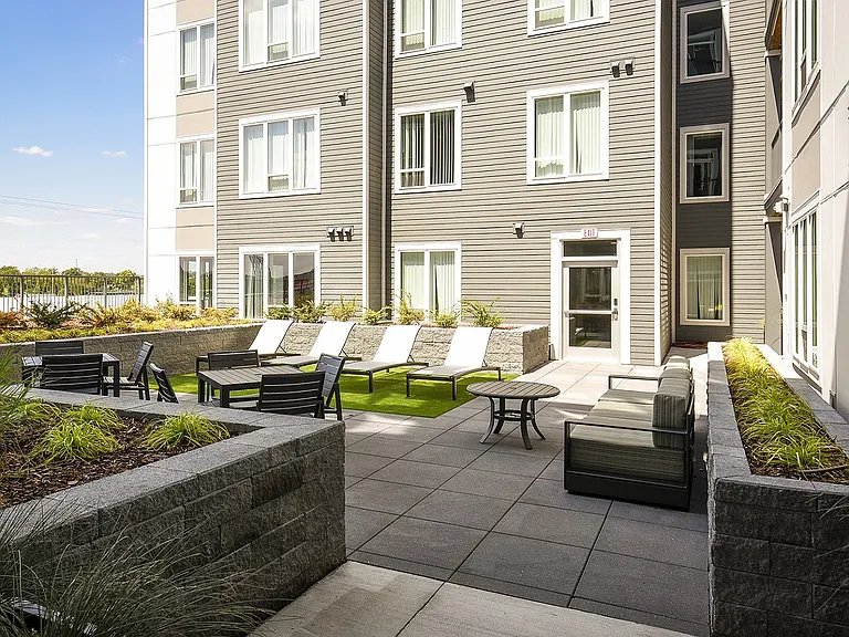 900 at Cleveland Park — Photo 3