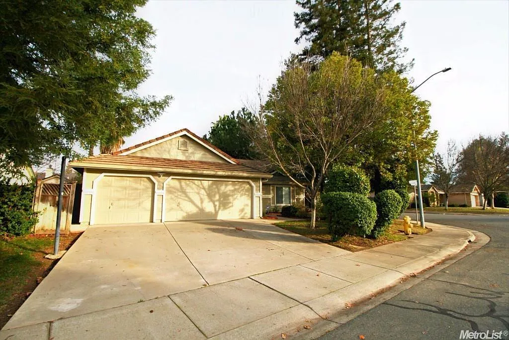 2499 Carmelo Way photo 1