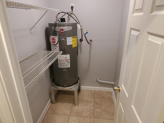 5th image of 100 W Norwood Ct