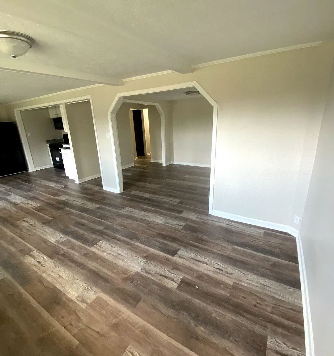 446 E Church St — Photo 2