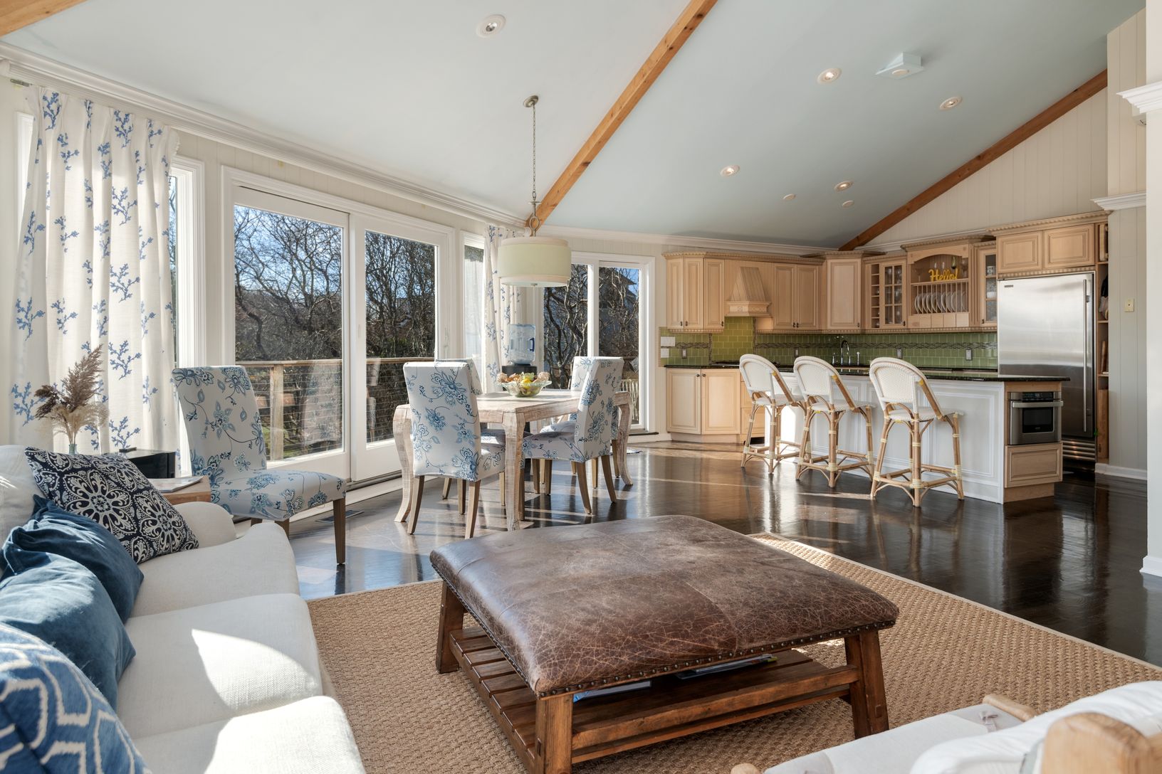  Open floor plan for entertaining