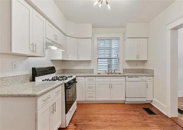 2116 Burdette St — Photo 4