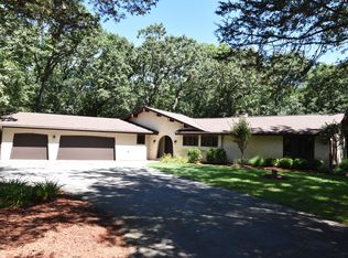 35040 Old Woods Rd, Oconomowoc, WI 53066