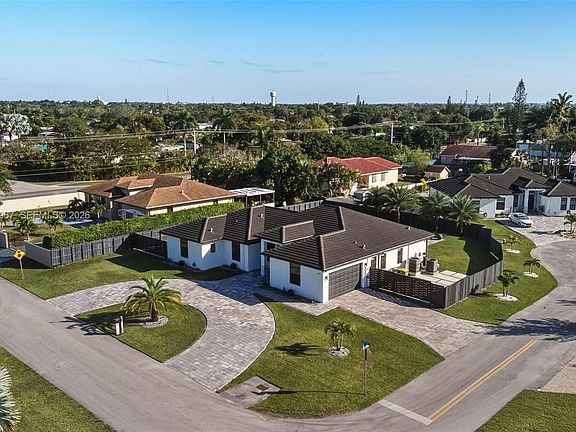 3rd image of 1410 NW 19th St