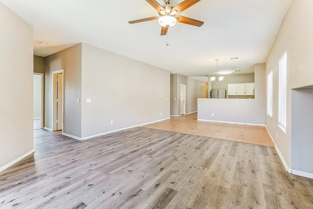 3 bed, 2.0 bath, 1909 sqft, $1,905 — Photo 4