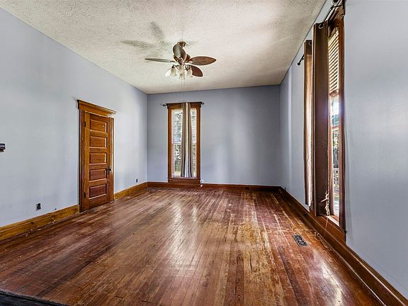 4th image of 1001 Bowling Green Rd