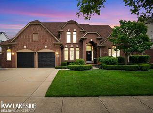 49248 Yale Dr, Macomb, MI 48044