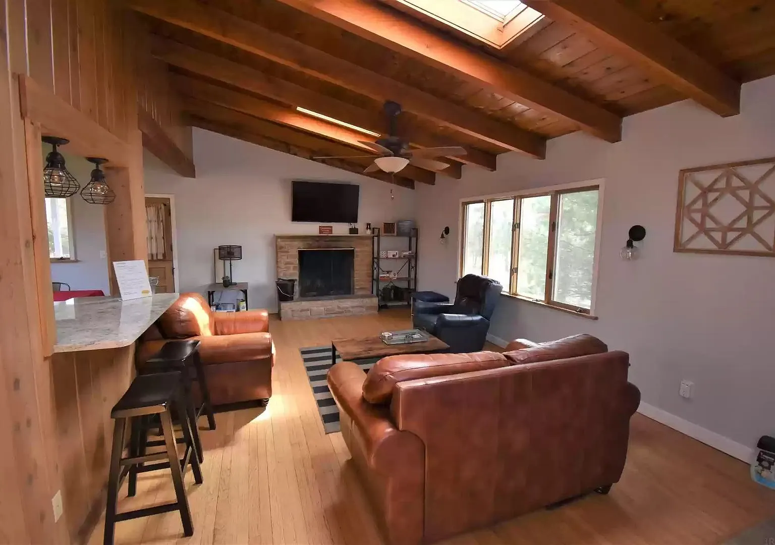 "Hoosier Daddy"- This fully furnished, turn-key, 6bd/2ba house — Photo 2