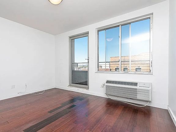 2nd image of 292 Stanhope St #5BB
