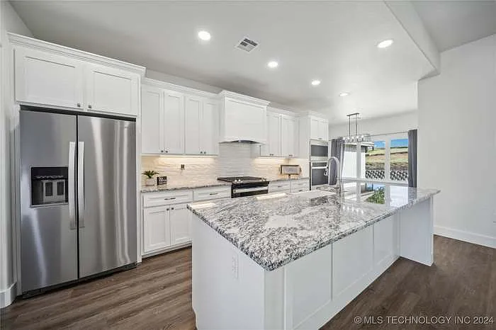 4 bed, 2698 sqft, $3,000 — Photo 2