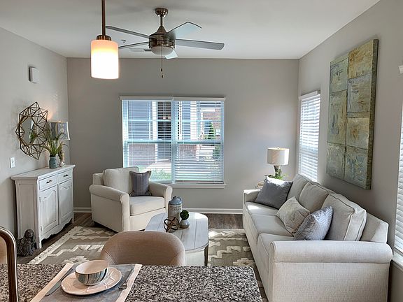 2nd image of 926 E Gilbreath St #302