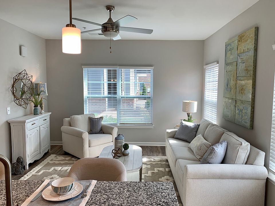 1st image of 928 E Gilbreath St #103