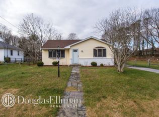 12 Elizabeth Ave, Hampton Bays, NY 11946