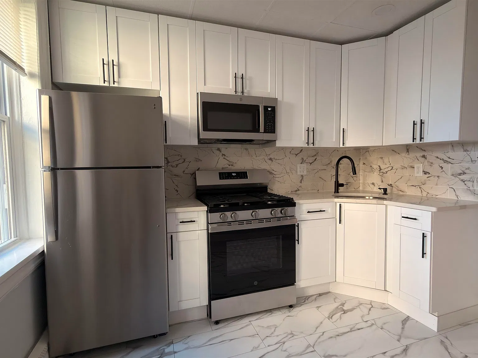3 bed, 1.0 bath, $2,900 — Photo 4