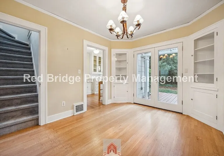 2619 NE Flanders St — Photo 10
