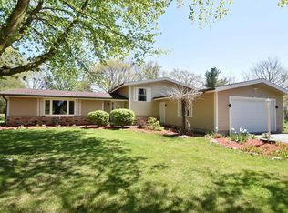 W251S4500 Oak View Dr, Waukesha, WI 53189