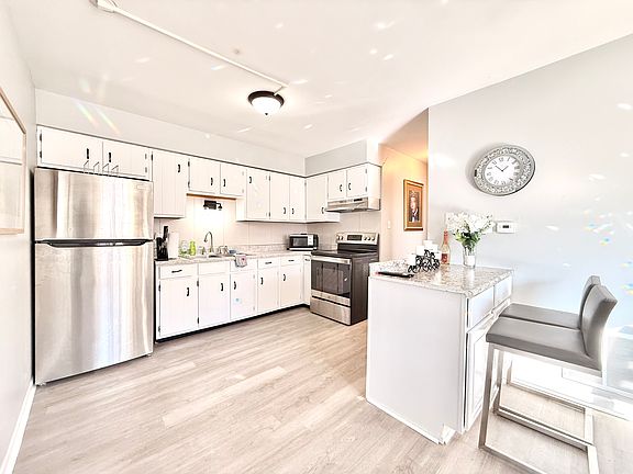 2nd image of 10405 Mansfield Ave #3S